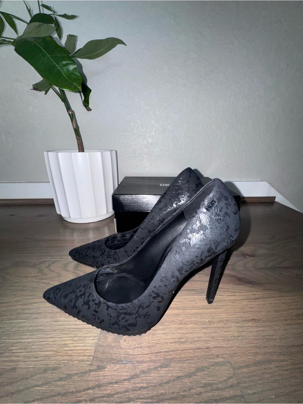 DKNY Black Patterned Pointed-Toe Stiletto Pumps